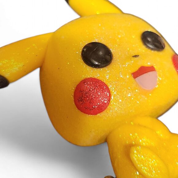 Funko POP! Pokémon PIKACHU #553 Diamond Collection w/ Pokémon Trading Card Tin - Picture 3 of 9